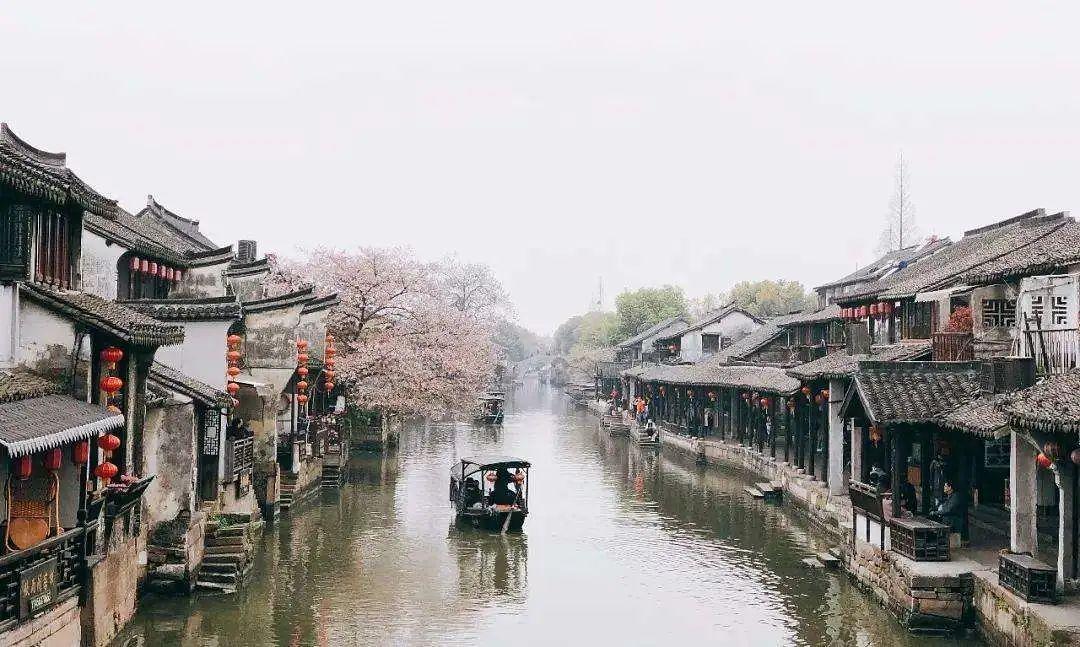 感情事，大神们，帮帮忙。追一个同事被拒绝两次了。那晚拒绝之后，就没在聊天了，两天没聊了？
